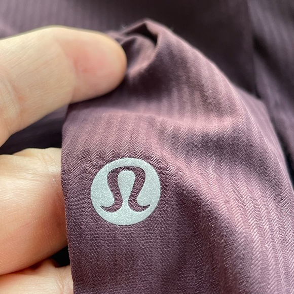 Sz. 2 Lululemon Dance Studio Crop Pants in Black Cherry - Picture 3 of 6